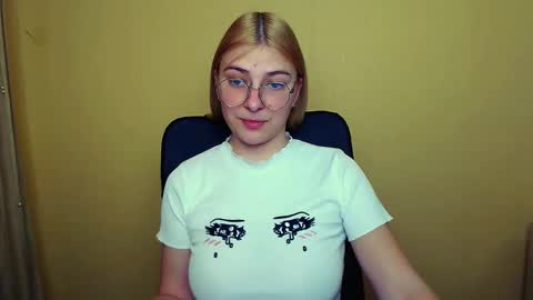 Snapshot of luna_lush_ chatting on January 10, 11:22 am Luna online show from January 10, 11:22 am