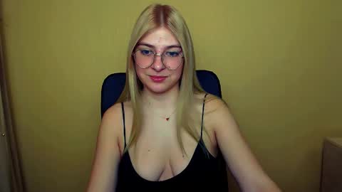 Snapshot of luna_lush_ chatting on January 22, 8:29 am Luna online show from January 22, 8:29 am