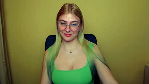 Snapshot of luna_lush_ chatting on January 23, 11:26 am Luna online show from January 23, 11:26 am