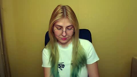 Snapshot of luna_lush_ chatting on January 30, 12:48 pm Luna online show from January 30, 12:48 pm