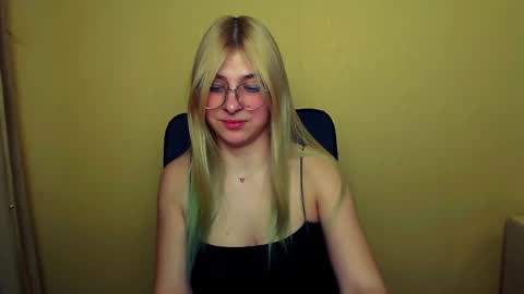 Snapshot of luna_lush_ chatting on February 4, 11:27 am Luna online show from February 4, 11:27 am