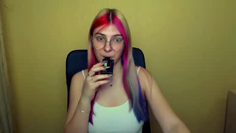 Snapshot of luna_lush_ chatting on March 1, 10:45 am Luna online show from March 1, 10:45 am