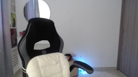 Snapshot of luna_mails chatting on October 11, 7:45 pm Luna online show from October 11, 7:45 pm