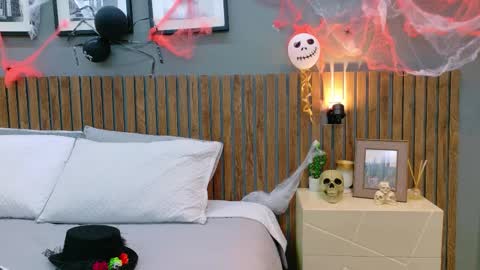 Snapshot of luna_roja25 chatting on October 29, 1:02 pm LUNA online show from October 29, 1:02 pm