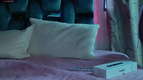 luna_sophya online show from October 6, 12:02 pm