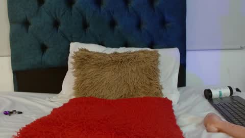 Luna Collins online show from March 5, 4:03 pm