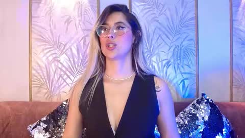 Snapshot of lunaagrey_ chatting on September 28, 3:45 am Luna online show from September 28, 3:45 am