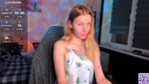 Snapshot of lunacyy chatting on November 3, 8:10 pm Britney online show from November 3, 8:10 pm