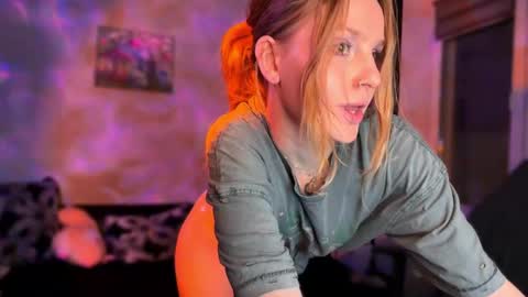 Snapshot of lunacyy chatting on November 30, 1:31 am Britney online show from November 30, 1:31 am