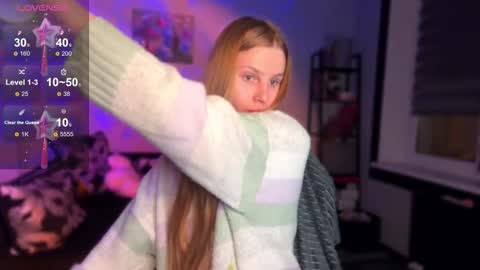 Snapshot of lunacyy chatting on December 1, 7:30 pm Britney online show from December 1, 7:30 pm