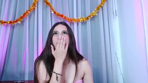 Snapshot of lunaembercs chatting on January 11, 11:02 pm Luna online show from January 11, 11:02 pm