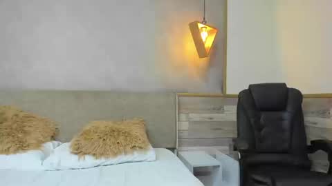 LUNA  online show from November 5, 1:55 pm