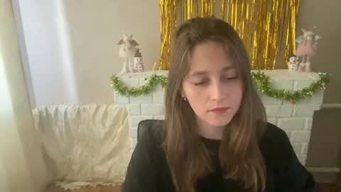 Snapshot of lunafeather chatting on December 21, 5:36 am lunafeather online show from December 21, 5:36 am