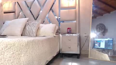 Snapshot of lunaflorez_ chatting on October 25, 3:14 am LUNA online show from October 25, 3:14 am