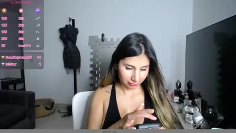 Snapshot of lunagardners chatting on September 13, 12:32 am lunagardners online show from September 13, 12:32 am