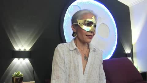 lunamisteriosa_ online show from November 26, 11:44 am