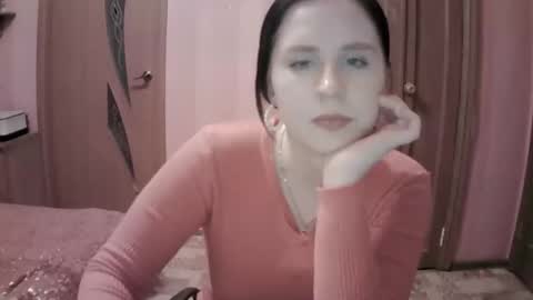 lunamystique_ online show from January 27, 4:43 pm