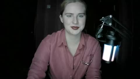 lunamystique_ online show from October 26, 7:20 pm