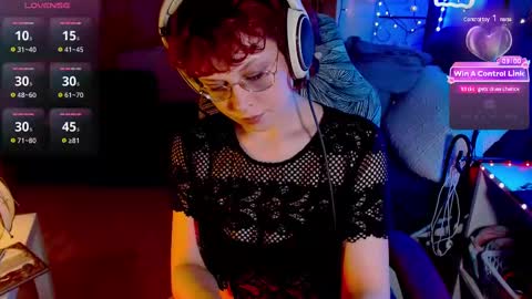 Snapshot of lunaoddity chatting on February 9, 8:56 pm Luna online show from February 9, 8:56 pm