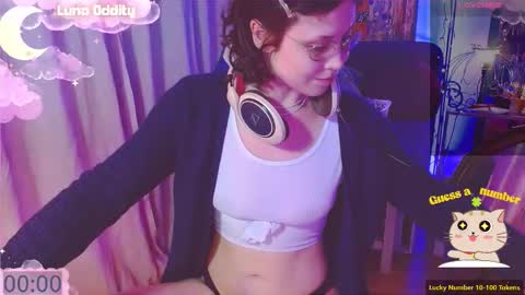 Snapshot of lunaoddity chatting on October 5, 4:49 pm Luna online show from October 5, 4:49 pm