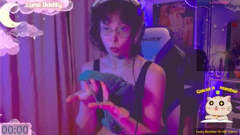 Snapshot of lunaoddity chatting on October 29, 8:32 pm Luna online show from October 29, 8:32 pm