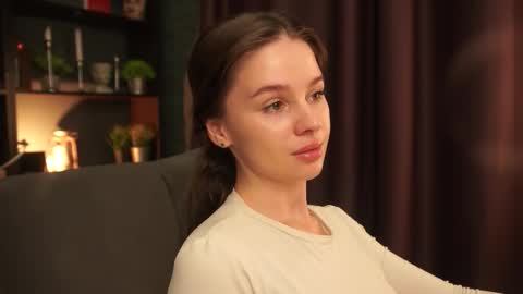 lunaolivia_ online show from October 7, 12:35 pm