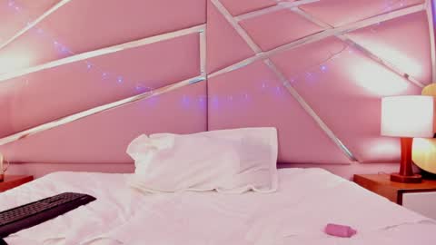 Luna Page online show from January 25, 5:40 pm