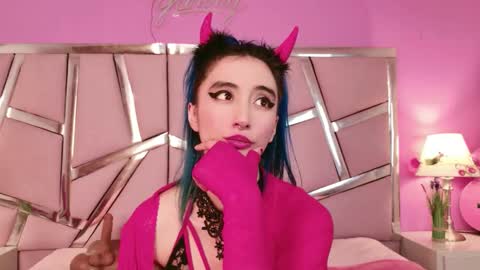 Luna Page online show from October 3, 9:34 pm