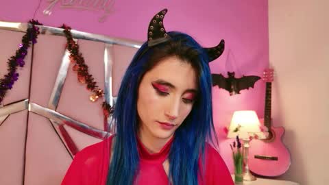 Luna Page online show from October 16, 9:38 pm