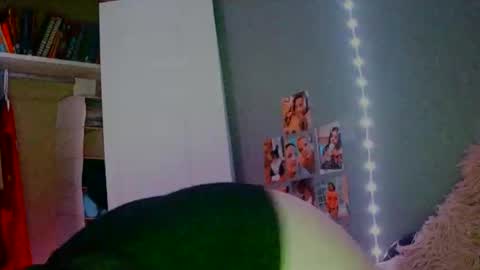 Snapshot of lunar_nightstar chatting on December 3, 5:04 am lunar_nightstar online show from December 3, 5:04 am