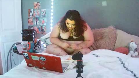 Snapshot of lunar_nightstar chatting on December 14, 6:19 am lunar_nightstar online show from December 14, 6:19 am