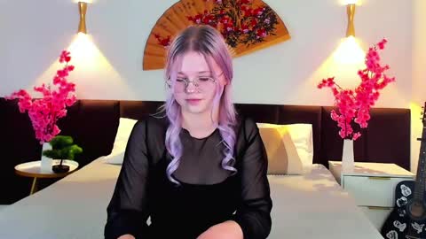 lunariafox online show from March 15, 2:23 pm