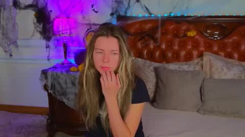 Luna Rishi online show from October 27, 6:17 am