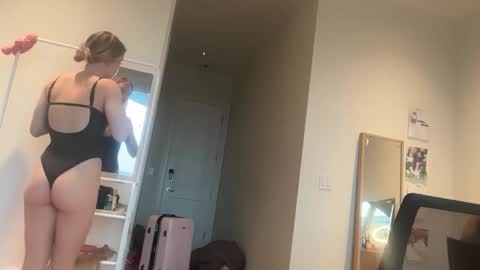 lunarose17 online show from January 7, 7:49 pm