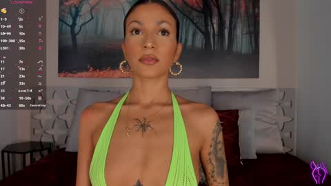 Luna Ruso  online show from January 25, 8:10 pm