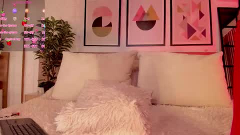 Luna Ruso  online show from March 5, 7:54 pm