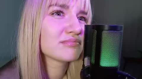 Snapshot of lunaxloverx chatting on October 8, 10:18 pm LunaXLoverx online show from October 8, 10:18 pm