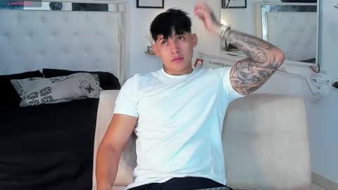 Snapshot of lunay_xtreemboy chatting on November 12, 11:36 pm Lunay online show from November 12, 11:36 pm