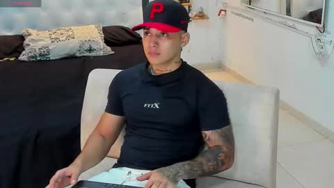 Snapshot of lunay_xtreemboy chatting on November 14, 12:09 am Lunay online show from November 14, 12:09 am