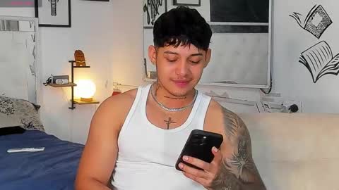 Snapshot of lunay_xtreemboy chatting on December 23, 1:25 am Lunay online show from December 23, 1:25 am