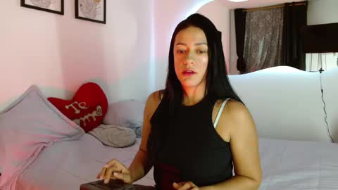 lunayois02 online show from February 9, 2:04 am