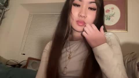 Snapshot of lunazone chatting on January 12, 3:28 am Lunadreams online show from January 12, 3:28 am