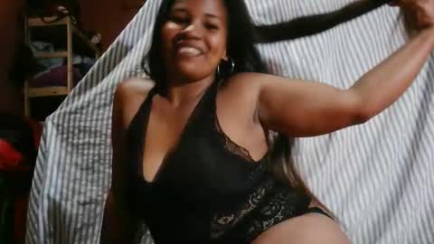 luniah online show from April 29, 6:03 pm