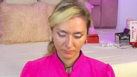 lunitadiva online show from November 18, 1:26 pm