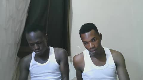 Snapshot of luoislove chatting on November 25, 6:30 pm luoislove online show from November 25, 6:30 pm