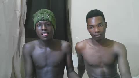 Snapshot of luoislove chatting on December 1, 6:02 pm luoislove online show from December 1, 6:02 pm