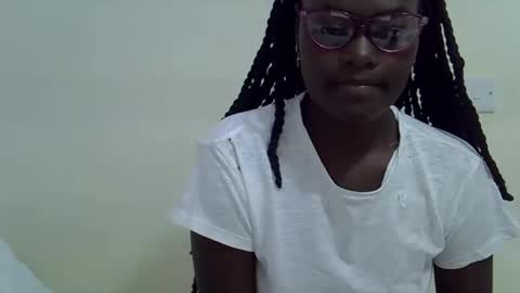 Snapshot of lupitah_ chatting on February 11, 11:44 pm sweet girl online show from February 11, 11:44 pm