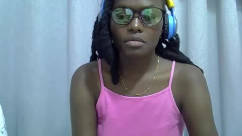 Snapshot of lupitah_ chatting on October 15, 12:33 am sweet girl online show from October 15, 12:33 am