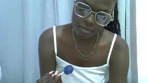 Snapshot of lupitah_ chatting on December 4, 10:18 pm sweet girl online show from December 4, 10:18 pm