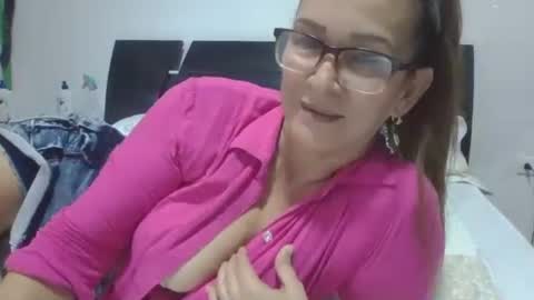 Snapshot of lupitavega_ chatting on November 7, 3:12 pm Lupita online show from November 7, 3:12 pm